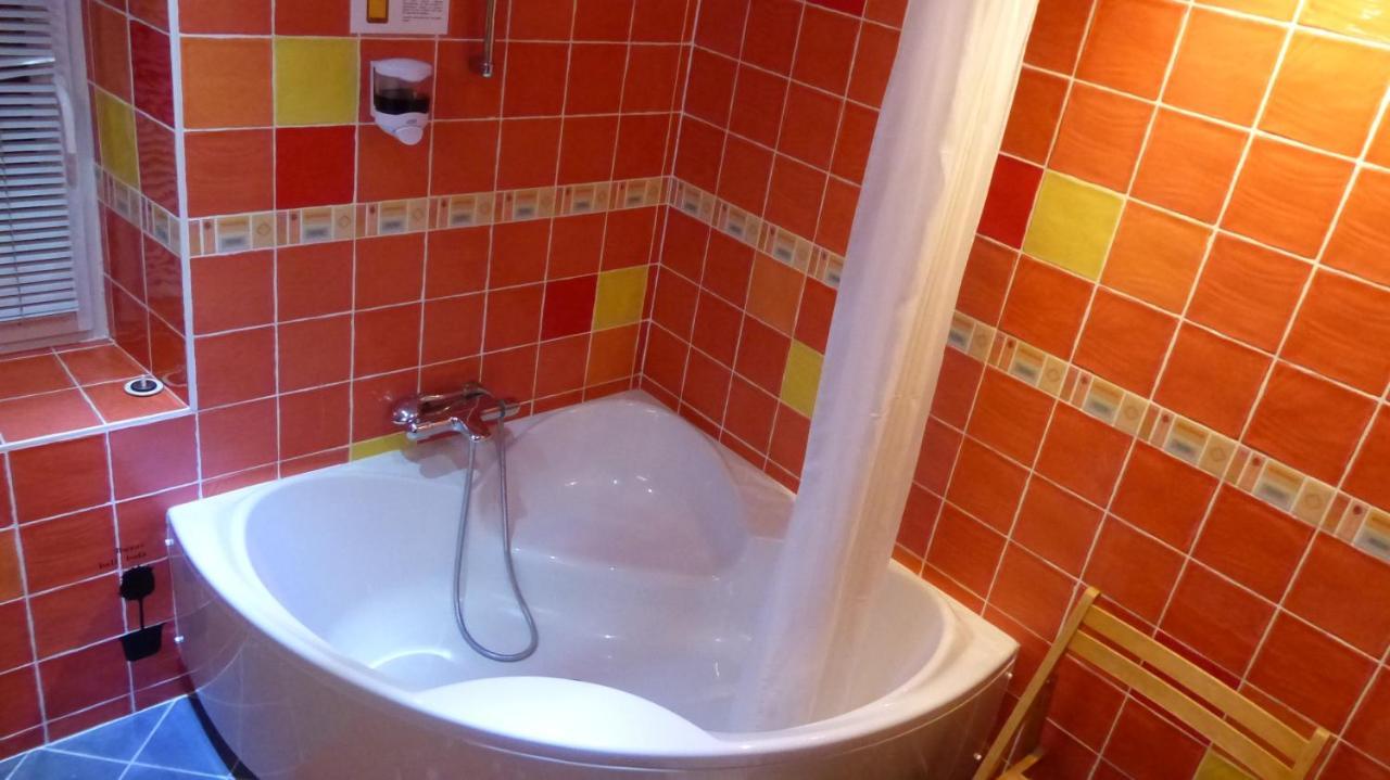 Chez Tiane Puy De Dome Bed & Breakfast Saint-Flour  Bagian luar foto
